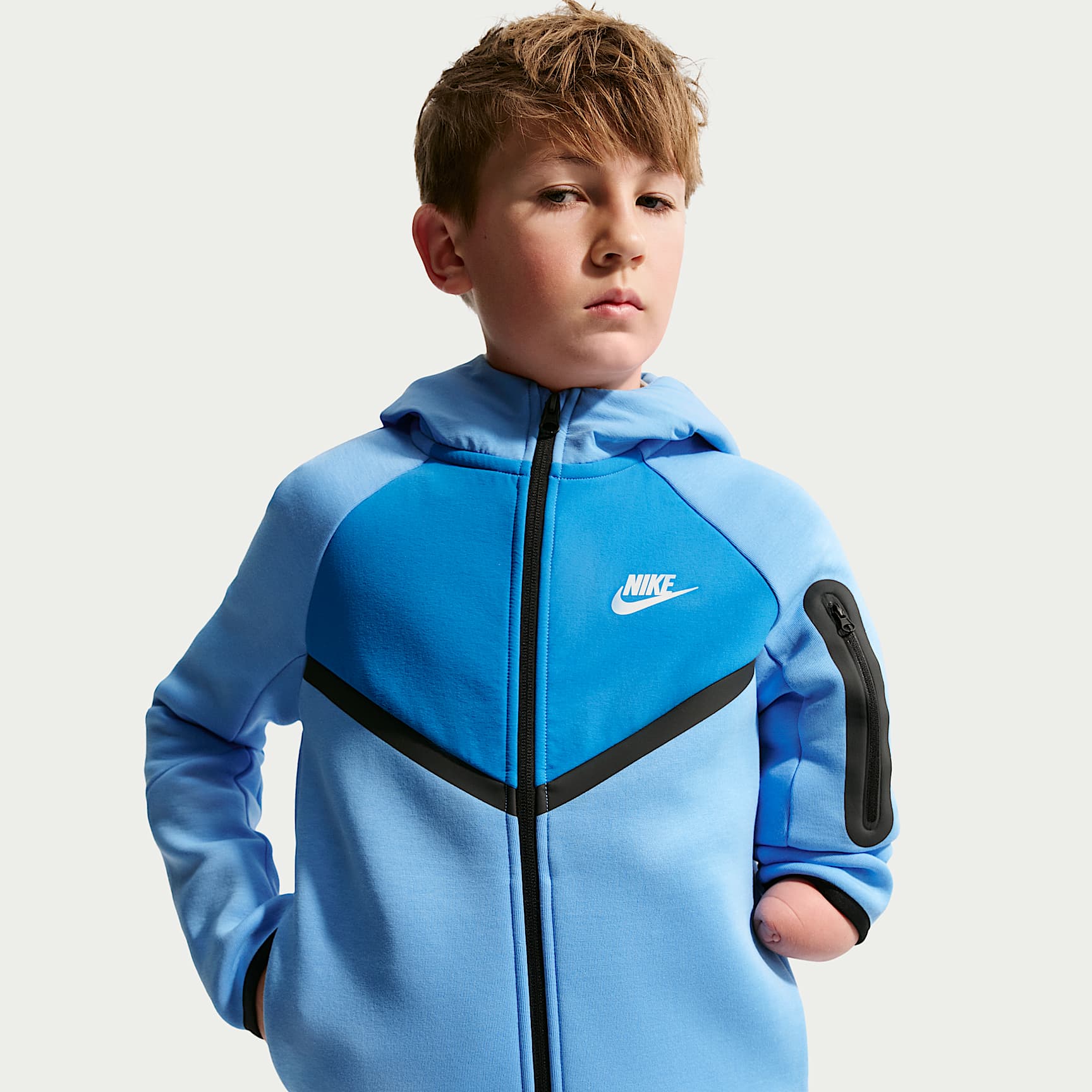 Nike Sportswear Tech Fleece Older Kids' Full-Zip Hoodie. Nike SI